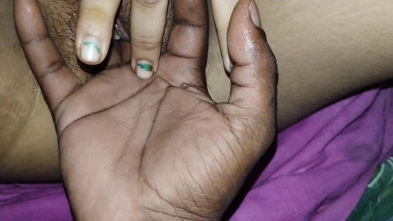 Hubby 23: Una moglie indiana si sta sditalinando
