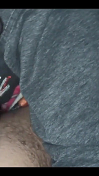 Zůstávám v domě kamaráda a ten přijde do místnosti sát mého ptáka
