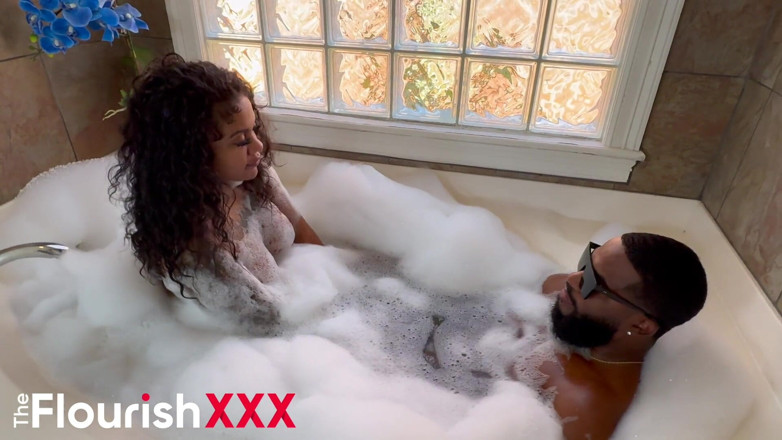 The Flourish XXX: Keghairahan Mochi G dan Massagebyblack
