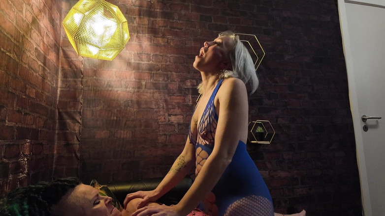 Domina Dark: Домина Dark заботится о Cherries Cherry