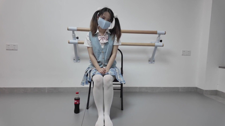 Aisan girl bondage: Hs021 una ragazza asiatica in uniforme scolastica è stata disciplinata