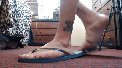 Abby Anna: 疲惫的人字拖走路打耳光