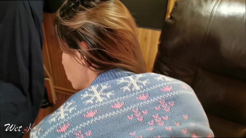 Wet Kelly: Modelo chupando e fodendo o cara da câmera