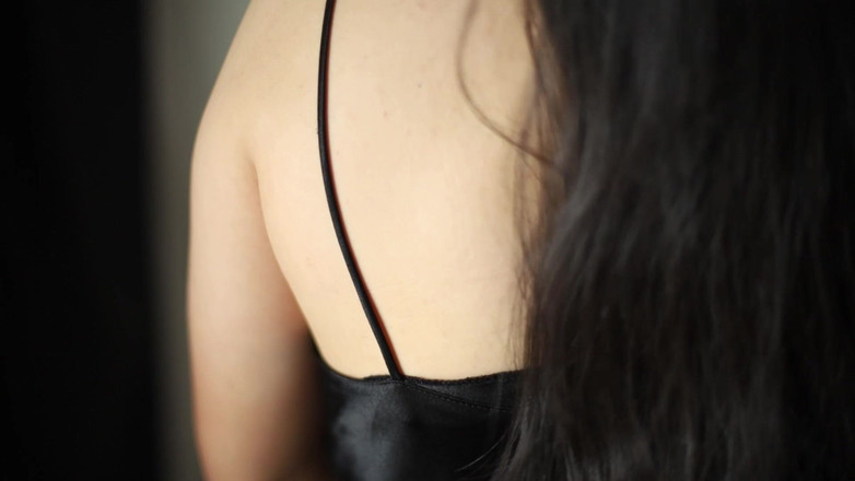 deafheaven666: Lenjerie cu rochie neagră din satin, cinematică