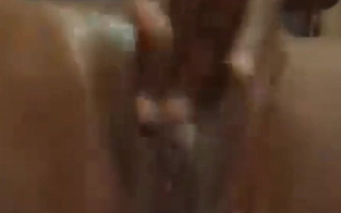 Barqueen: Je ne peux pas m’empêcher de squirter