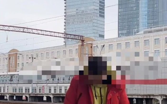 Wanker forever: Bardzo gorące ryzykowne publiczne szarpanie. Moja ręczna robota na peronie...