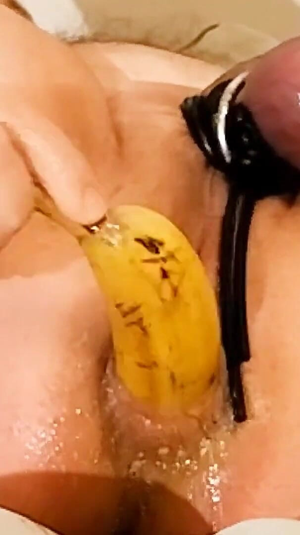 Homo Kotilainen Jerking and Using a Banana in His Asshole. (Homo Kotilainen)