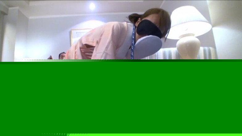 CherryBONBON: Silk Kimono Control - zralá kráska se zavázanýma očima se vzdává