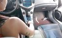 Horny lesbian sex: Ich habe lesbischen sex mit meiner geilen stiefschwester im auto,...