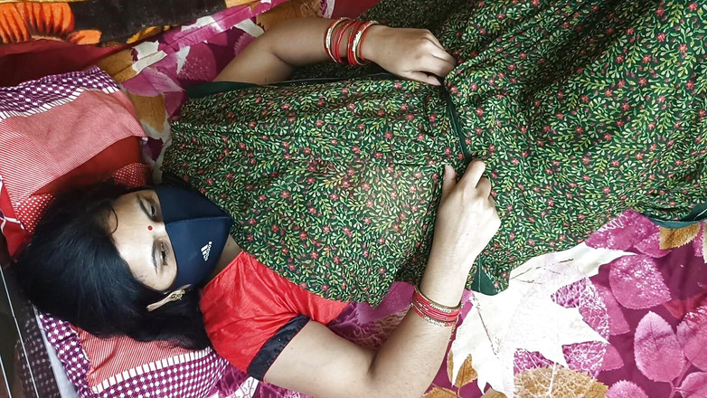 Pyaripooja22: 이웃과 로맨스를 즐기는 인도 마누라.