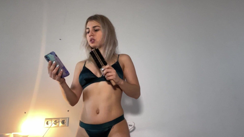 Misty Phoenix: Dancing and Singing with a Comb