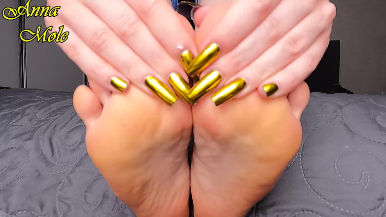 Anna Mole: つま先、私は積極的に私の美しいつま先で、それらを広げてペディキュアを保持します