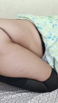 德西继妹继兄弟一起玩耍，最后以热辣的高潮中出 xxx 阴户结束