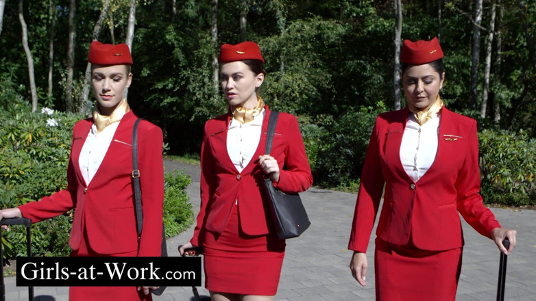 Girls At Work: Un trio d’hôtesses de l’air