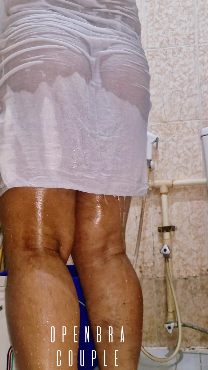Openbra: Hintli teyze banyo yapıyor video
