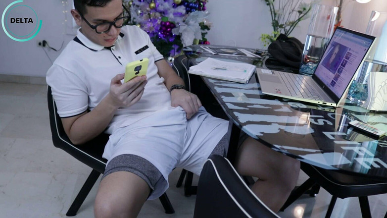 Tomas Styl: Nerd robi się super napalona, gdy jest sam