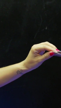 Orgia lesbica tra milf sexy in discoteca