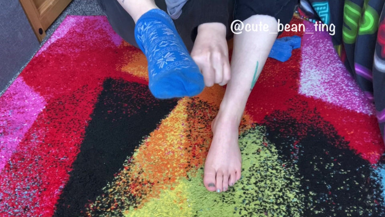 Alice Bean: Bean tira suas meias
