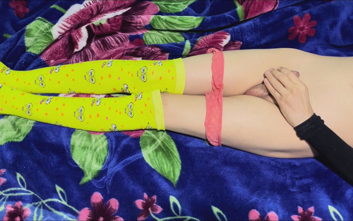 top femboy: Culotte rose, éjaculation, femboy