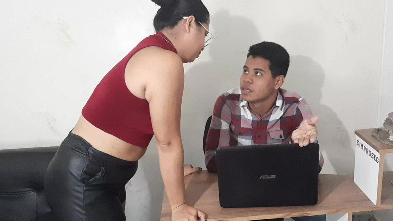 Carlo: Knullar min chef för att få mig en löneförhöjning