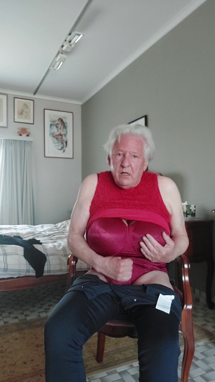 Antoon77: Развлечение в одежде