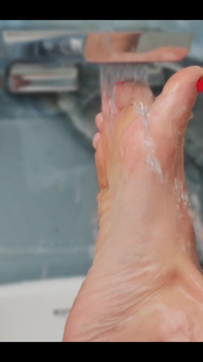 Andi Wild Adventures: Delicious Toe Tease