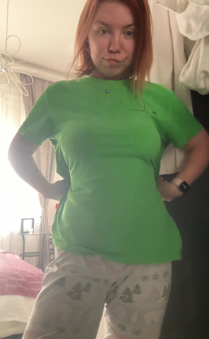 Kisankanna: 淫荡的红发女郎在早上