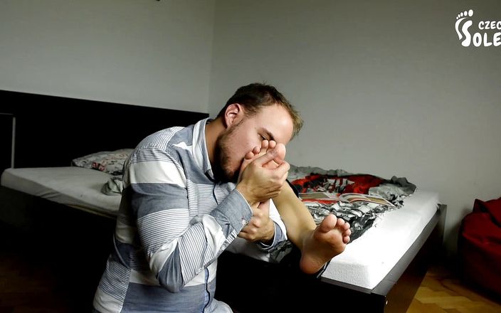 Czech Soles - foot fetish content: Фут-уборщик и его сексуальная клиентка