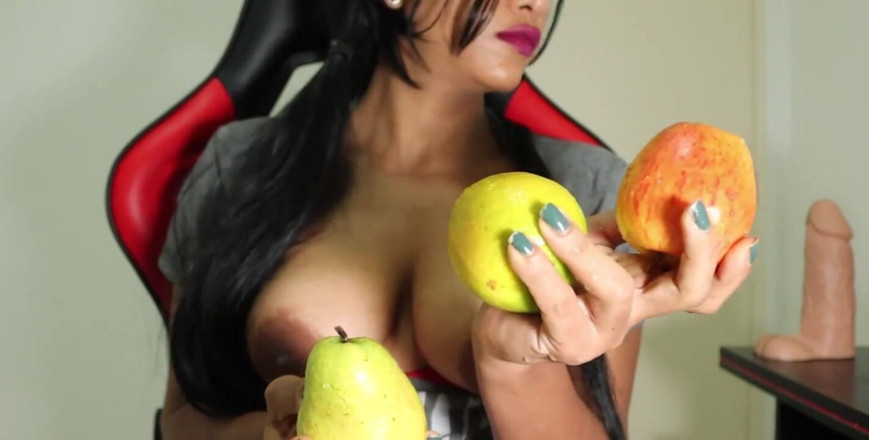 Michelle sex hard: Inserting a Huge Apple Video