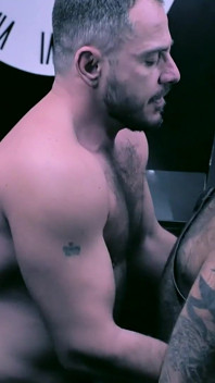 Bearfilms Berjanggut Gay Marc Giacomo Mengambil Atlas Memberikan Zakar Keras Selepas Oral