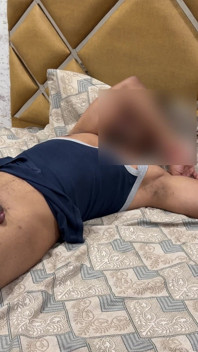 Scopata hardcore con il fratellastro dopo enne quando lo ha trovato da solo a casa mentre va a dormire