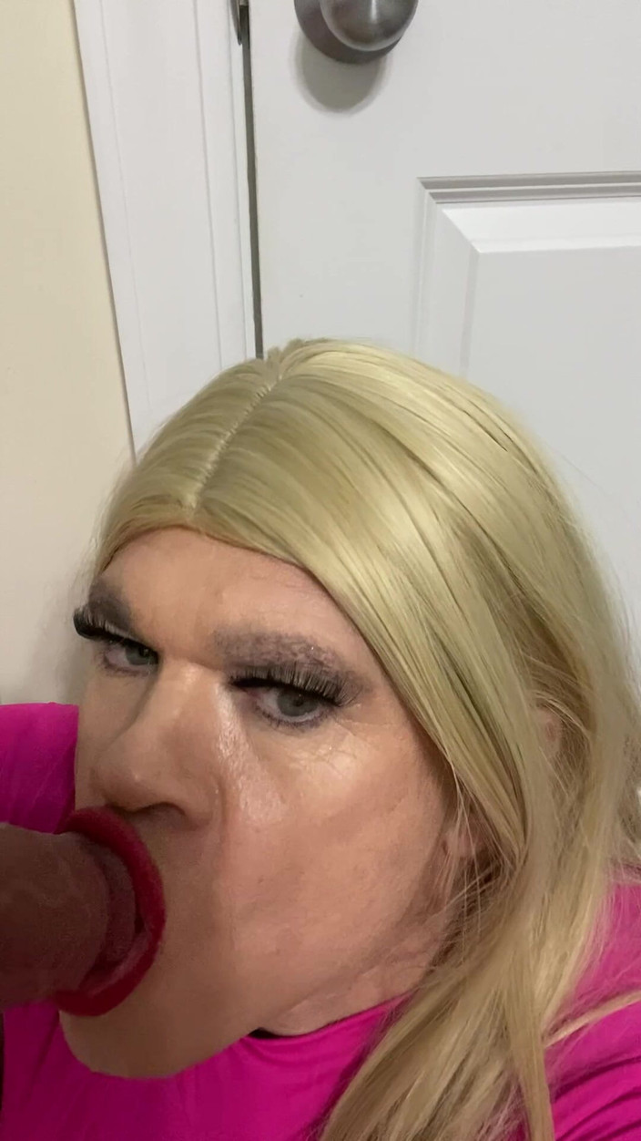 MadisonCD2025: Sexy crossdresser saje a mluví s tátou