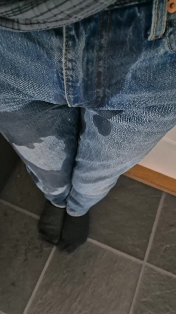 Norsken77's studio: Jeans Piss