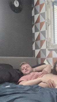 Hungover a pleskání půlek