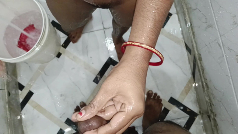 LateralChain349: Horny Desi Babe Back Pain Massage Turns Into Passionate Blowjob &amp;...