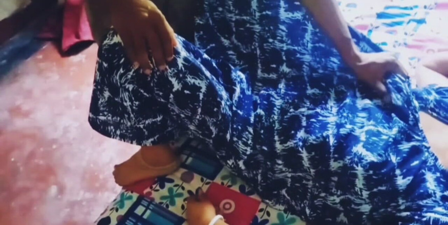 Teensex: La formosa bhabi naturale scopa un magro devar con un...