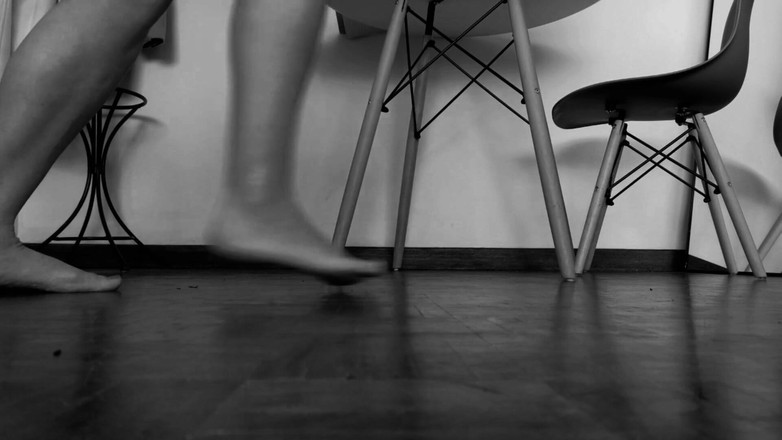 Kinky Lyrical: Picioare și muzică