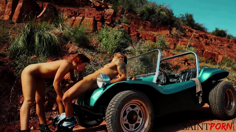 SaintPorn: Jayme Janes用性爱和吞精来加热沙漠