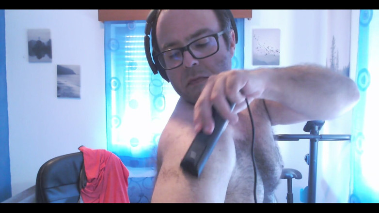RAvingr4d4: Shaving Armpits and Shoulders