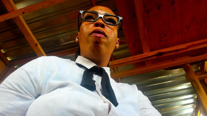 AnalEbony: Rollenspiele bestrafung des perversen mannes, der porno in der bibliothek...