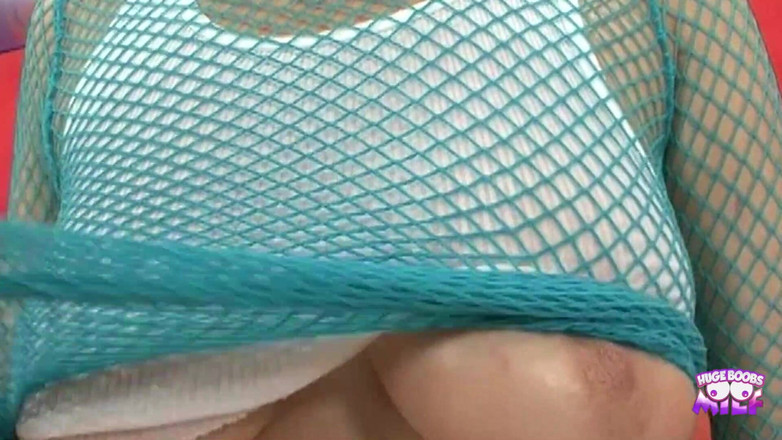 Huge Boobs MILF: Blonde stunner neckt mit ihren großen melken, was ihren ficker...