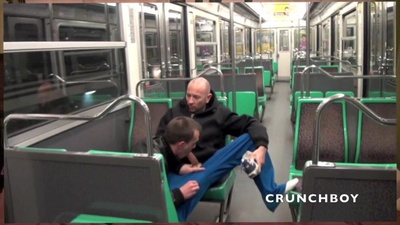 Sneaker gay: Sneaker exhib en el metro Arriesgado