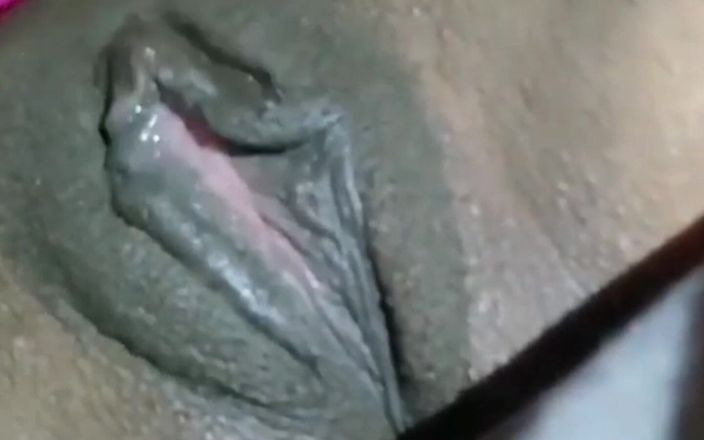JuicyAfriqueen: Dildoqueen masturbeert