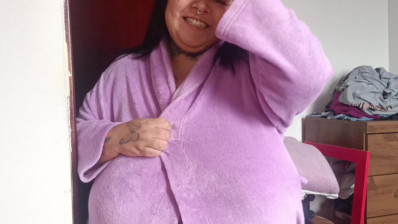 Mary Jhuana: Gordinha fetiche por fumaça: sensual provocação de roupão em primeiro...