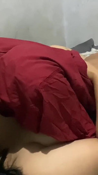Красиву дівчину з гарячим тілом запрошують трахатися, поки вона не буде слабкою