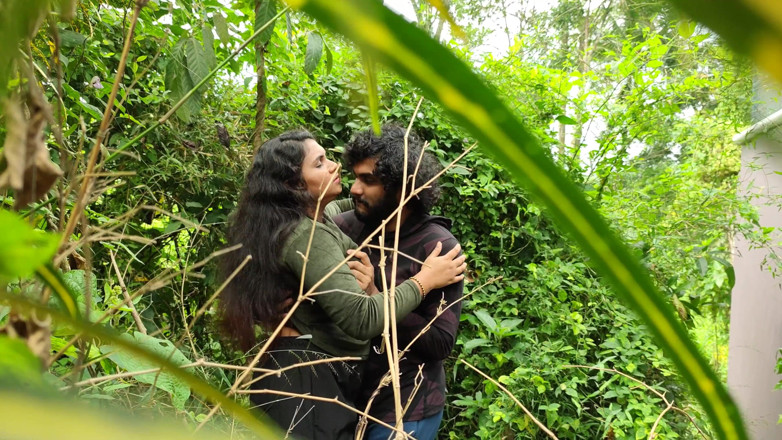 Vaigavarun45: คู่รักมลายาลีเย็ดกลางป่าแบบดิบ ๆ เย็ดป่าดิบเถื่อนของคู่รักมลายาลี