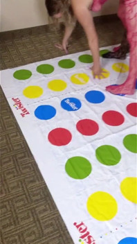 Twister seksi dibimbing Eileen Wournos, Nataliya Crimson dan Lady Butterfly Disemak