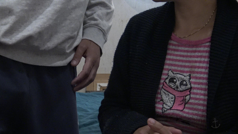 Stepmom Susan: Perverzní nevlastní matka poprvé v životě honí svému panenskému nevlastnímu synovi