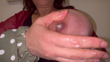 VeeVee Vixen: Vú sữa phun nước và nảy vú