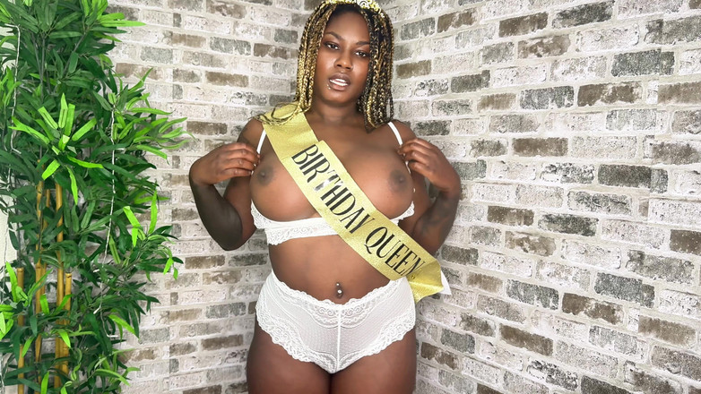 Xeinna Rose: 彼は私の誕生日を逃したので、自分にプレゼントを贈りました